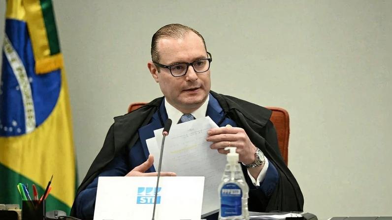 O ministro Cristiano Zanin, presidente da Primeira Turma do STF, no 3º dia de julgamento da trama golpista. Foto: EVARISTO SA / AFP