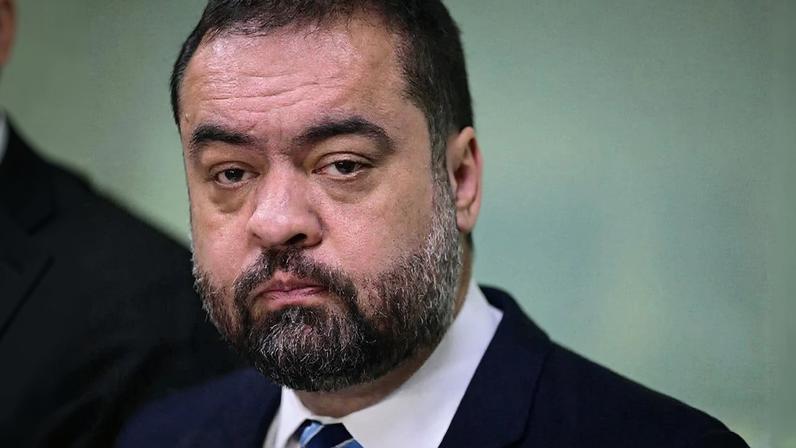 Castro exonera 11 secretários durante possível renúncia