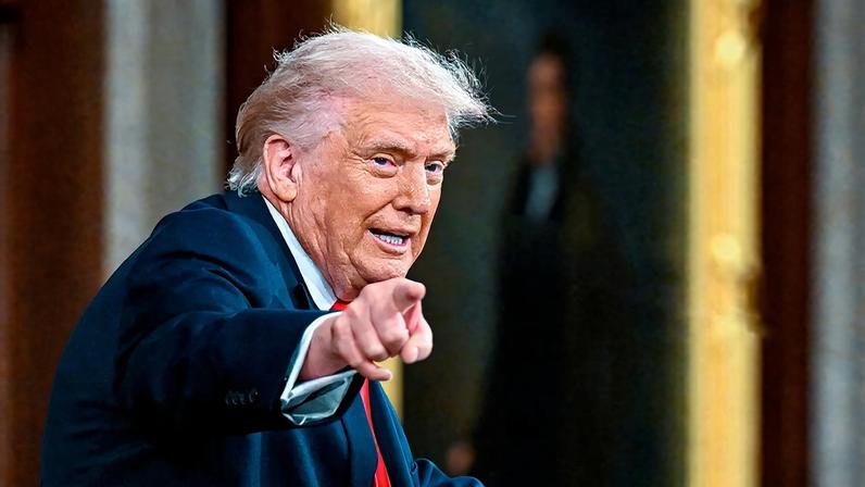 Trump blefa – Imagem: Kenny Houlston/AFP