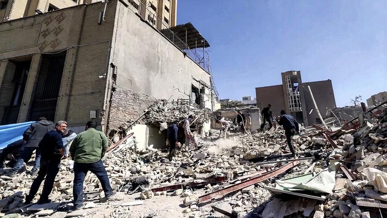 Petróleo sobe quase 30% na semana com escalada no Oriente Médio