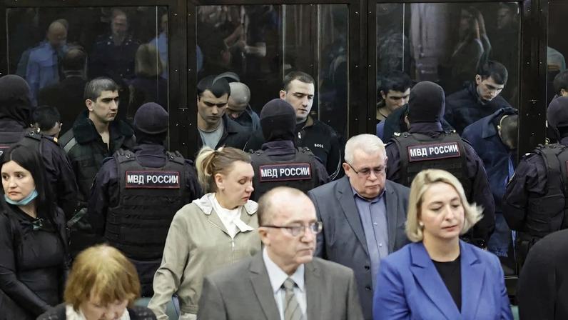 Acusados de atentado em Moscou com 150 mortos recebem prisão perpétua
