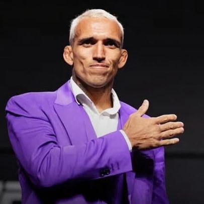 Charles do Bronx e Max Holloway demonstram respeito em coletiva do UFC 326