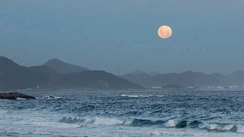 Fotografia da maré na Lua Cheia.