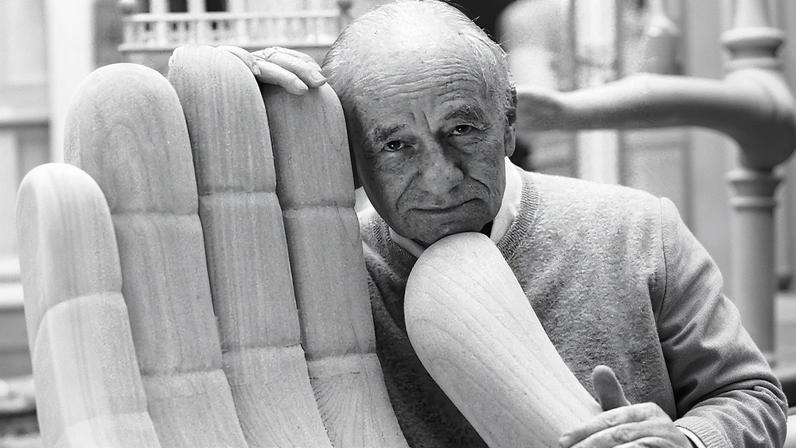 Pedro Friedeberg with his famous Mano Silla (1962)