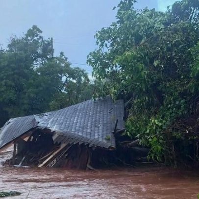 Milhares evacuados enquanto Havaí enfrenta pior enchente em 20 anos
