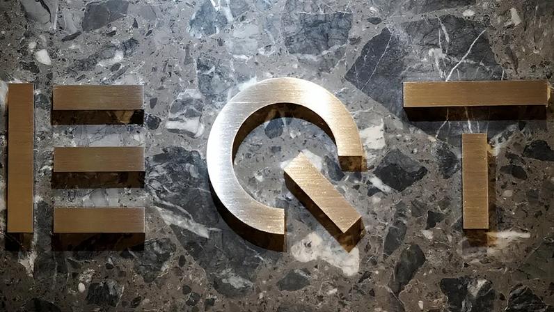 Logo da EQT AB em escritório no Japao