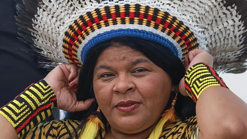 A ministra dos Povos Indígenas, Sonia Guajajara, toma café da manhã com jornalistas em Brasília (DF), no dia 07/10/2025. — Foto: Antonio Cruz/Agência Brasil