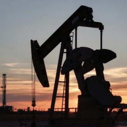 Petróleo sobe 8% ante interrupção de fluxo no Oriente Médio por conflito no Irã