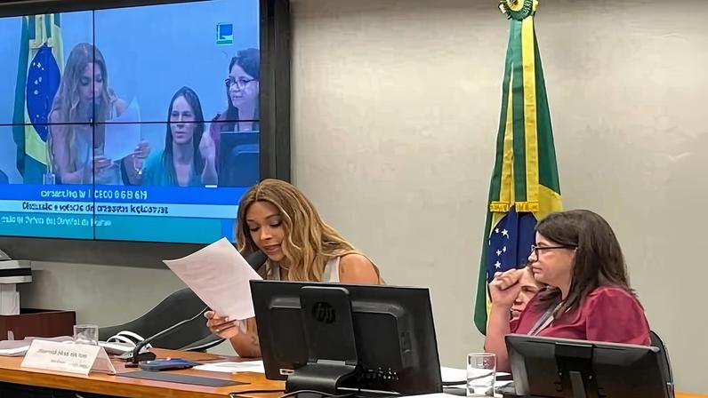 1ª sessão de Erika Hilton na Comissão da Mulher