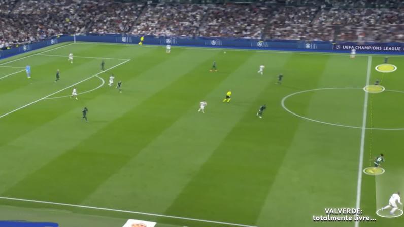 Guardiola pensativo durante a derrota do Manchester City para o Real Madrid na Champions League — Foto: Getty Images