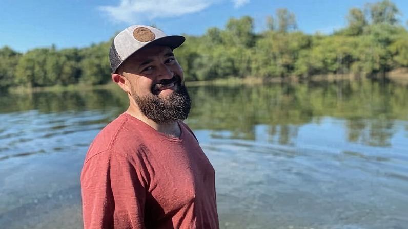 Homem acusado de matar abusador da filha vence indicação para xerife