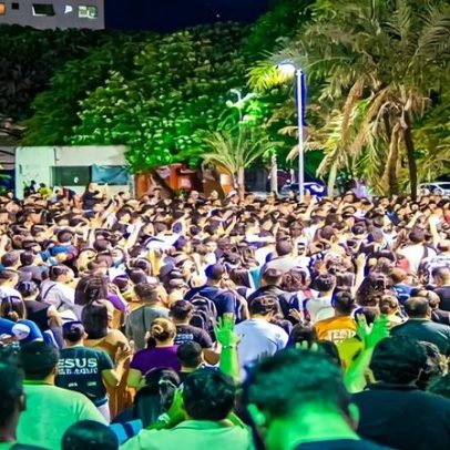 Universitários promovem culto ao ar livre em Fortaleza