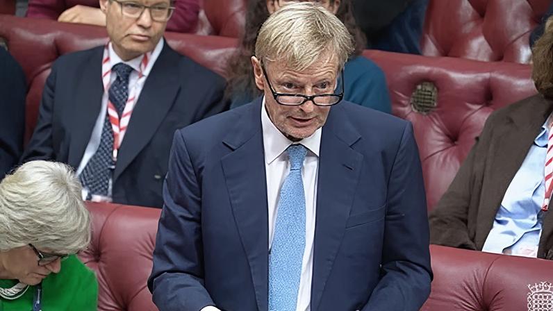 Câmara dos Lords defende banimento de redes sociais para menores de 16 anos