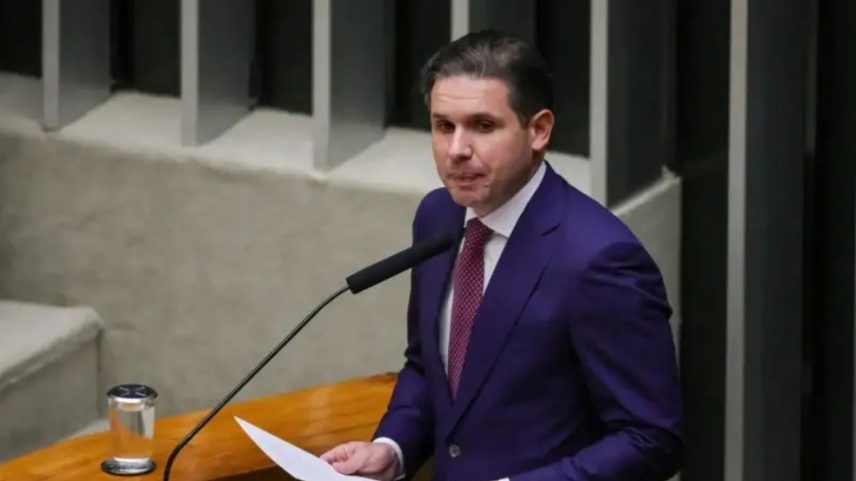 Câmara não fará discussão atropelada sobre PEC da escala 6x1, diz Motta