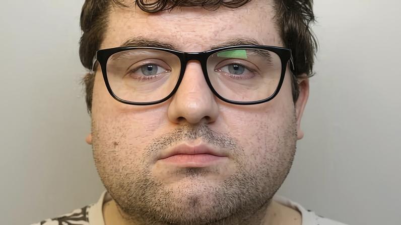Pedófilo condenado a 24 anos por abusos em creche de Bristol