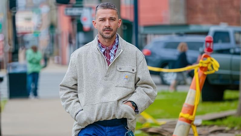 Shia LaBeouf cita 'complexo de homem pequeno' para supostos insultos homofóbicos