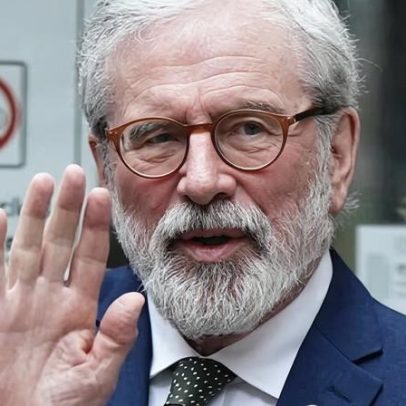 Estar no Sinn Féin não é igual a IRA, diz Gerry Adams no tribunal