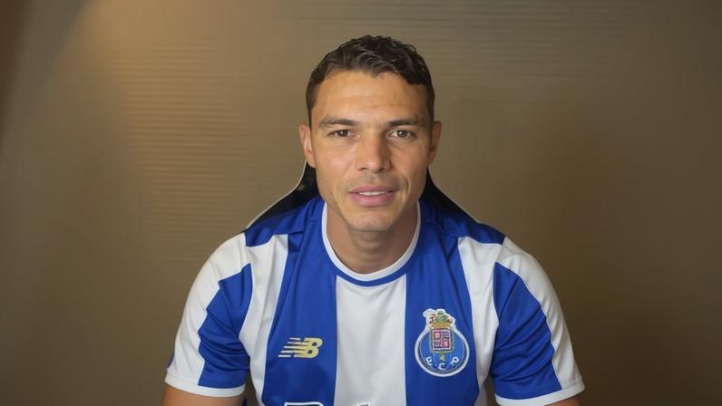 Thiago Silva completa mil jogos na carreira em partida do Porto pela Liga Europa