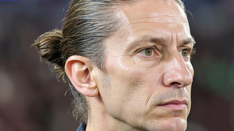 Filipe Luís nega acusação de venda de carro de luxo com problemas