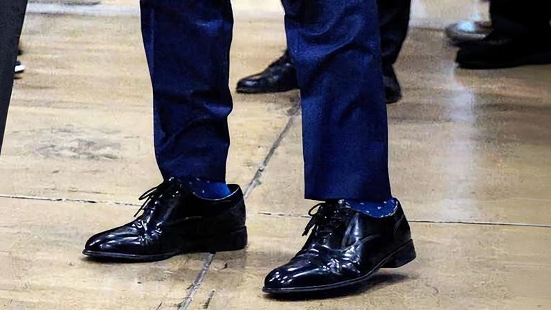 Marco Rubio wearing shoes gifted to him by Donald Trump.