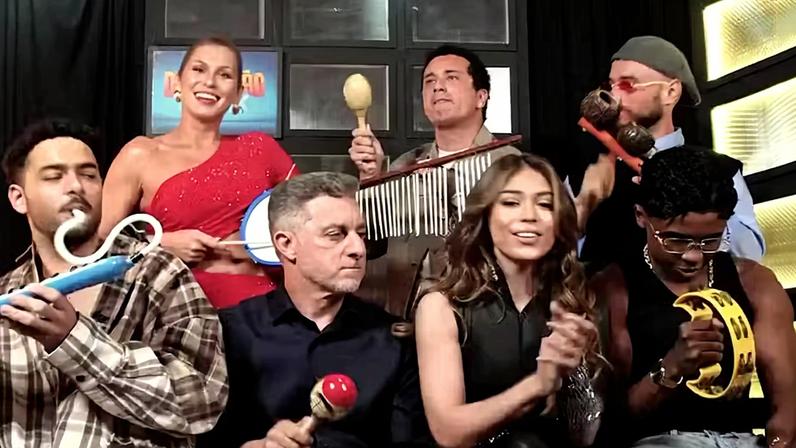 Luciano Huck, Melody, Pedro Sampaio, Rafael Portugal e Lívia Andrade fazendo nova versão de 'Jetski' — Foto: Reprodução/Instagram