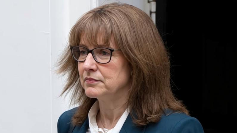 Reeves descarta apoio universal às contas de energia