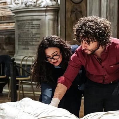 Museu em Nápoles permite que deficientes visuais toquem obras de arte