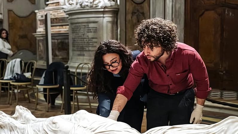 Museu em Nápoles permite que deficientes visuais toquem obras de arte