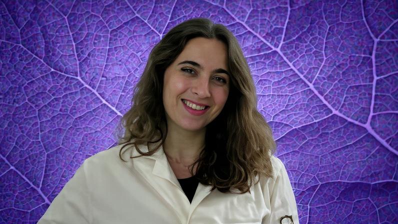 Gabriela Frajtag, 20, vence concurso internacional de biologia quântica