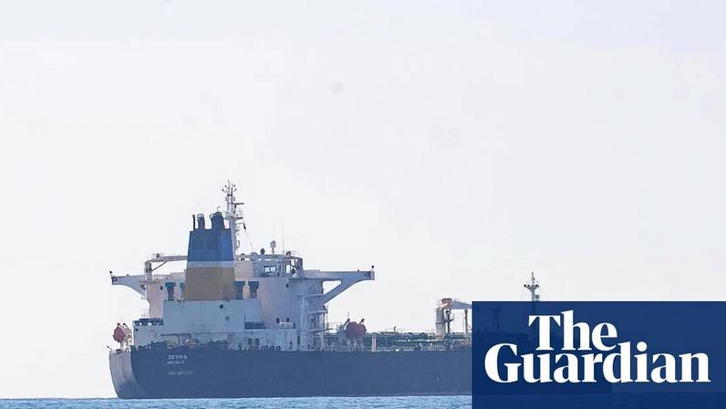 Forças britânicas autorizadas a abordar navios-tanques russos em águas britânicas