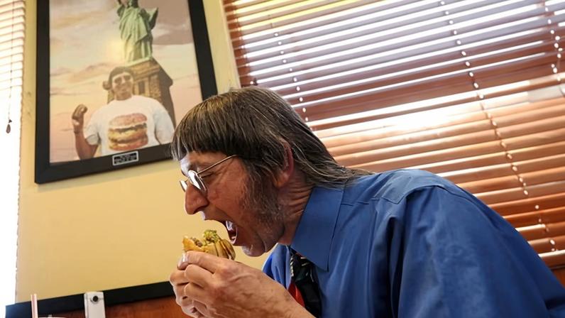 Recordista em Big Mac fica desapontado com o novo Big Arch da McDonald's