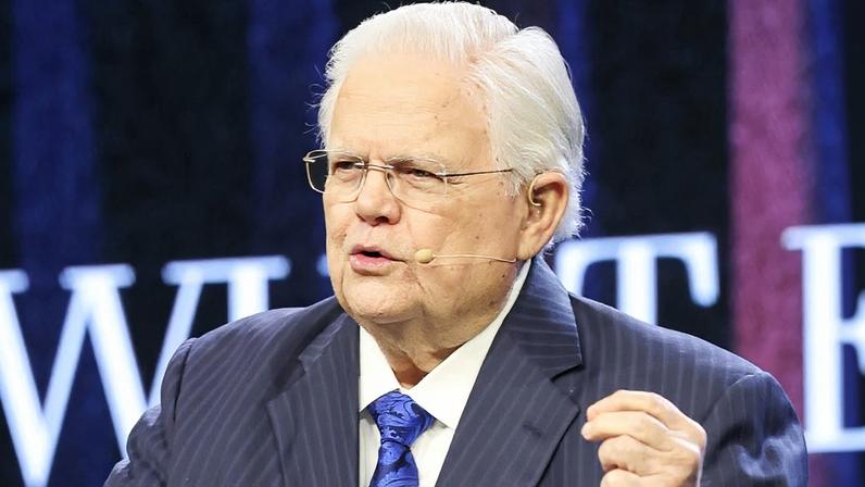 Pastor John Hagee discute tensões e profecias sobre Jerusalém em seu sermão.