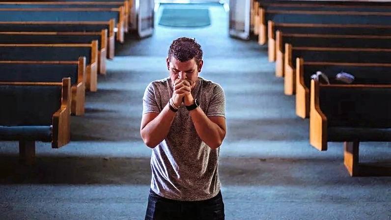 Cristãos refletem sobre a distância espiritual e a busca por intimidade com Deus.