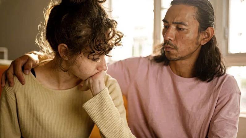Versículos bíblicos que trazem esperança para casais enfrentando crises no relacionamento.