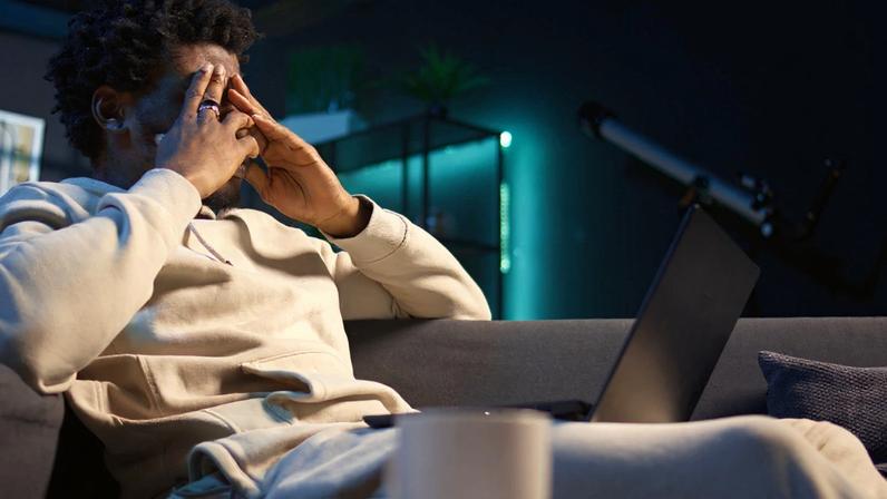 Cristãos lidam com a fadiga da compaixão diante de tragédias globais constantes.