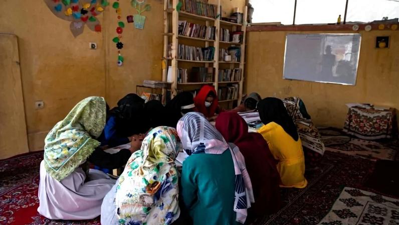 Igreja busca impedir a deportação de refugiada afgã cristã