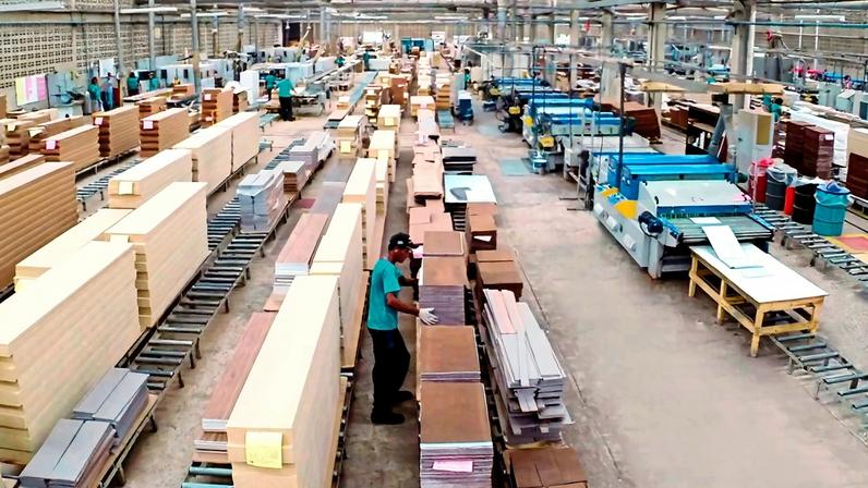 Cinco de dez atividades econômicas registraram demissões