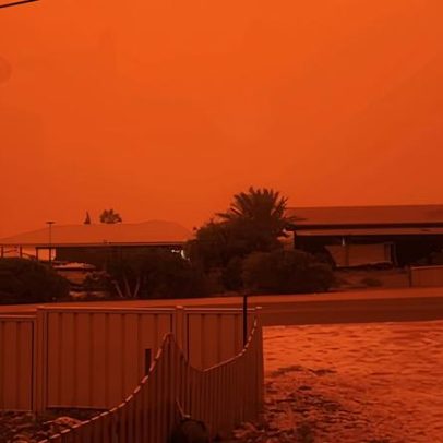 Ciclone Tropical Narelle deixa o céu vermelho na Austrália Ocidental