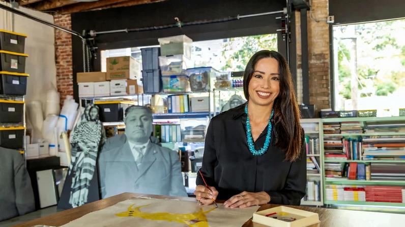 Contas conectam lugares: Wendy Red Star analisa valor real e simbólico das contas