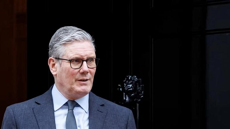Keir Starmer outside 10 Downing Street