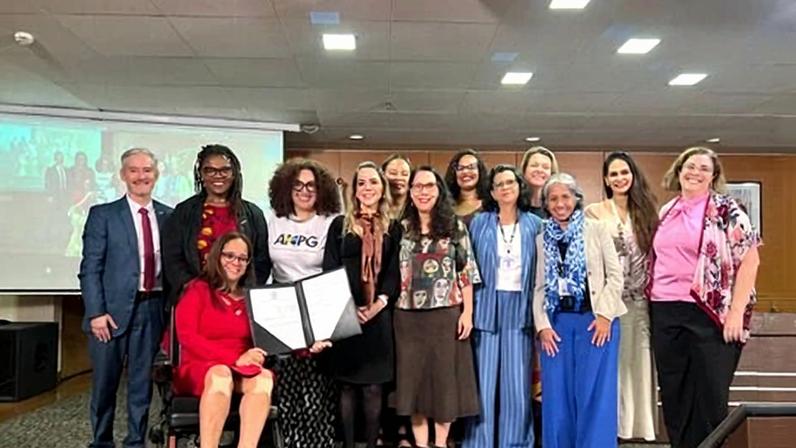 MEC incentiva mães pesquisadoras a permanecer na academia