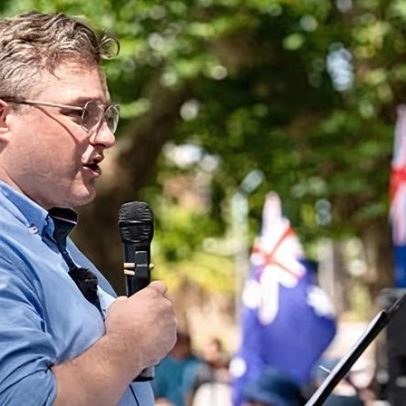 Senador do One Nation por NSW ainda mora em Queensland quatro meses após posse