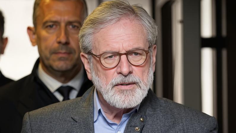 Gerry Adams era líder do IRA, afirmam ex-policiais ao tribunal superior