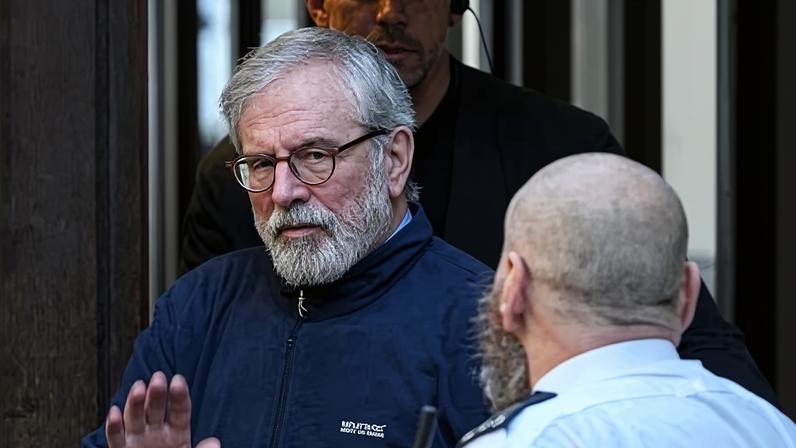 Gerry Adams afirma à corte ter ficado surpreso com o atentado de Docklands em 1996
