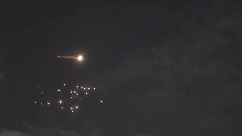 Mísseis avistados no céu de Tel Aviv, enquanto o Irã lança ataques contra Israel