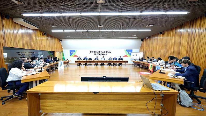 GT entrega relatório sobre regulamentação da Pnaes