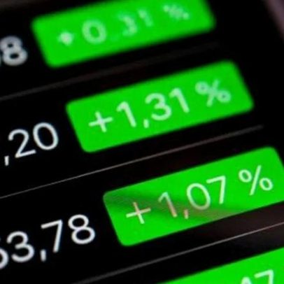 Ibovespa fecha em alta e supera 186 mil pontos