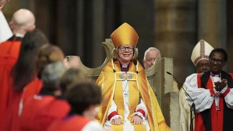 Sarah Mullally, primeira mulher arcebispa de Canterbury após 1400 anos