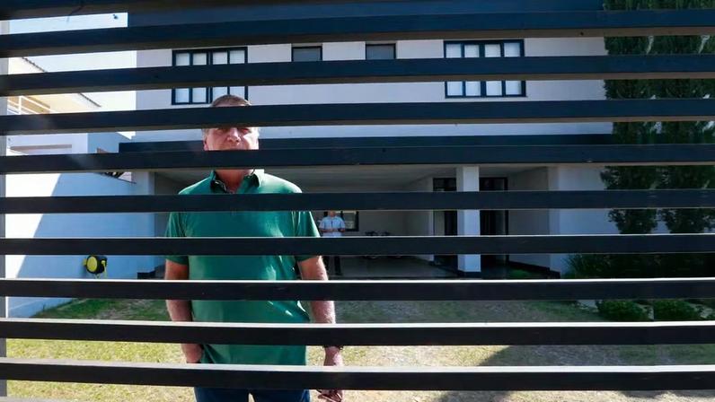 Bolsonaro recebe visitas de aliados e pré-candidatos no QG Papudinha antes da UTI