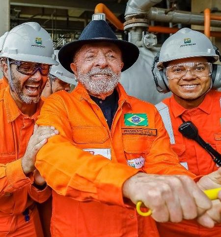 Lula aposta no fim da escala 6x1 para recolocar agenda positiva